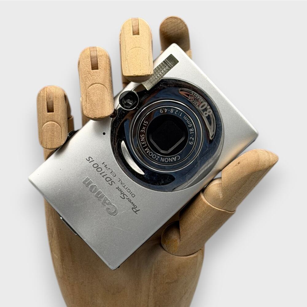 Canon PowerShot SD1100 IS Digital Camera | 8MP | Silver